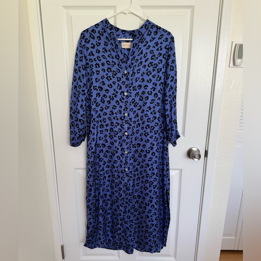 Sway and Cake. Lorna Dress Silk Blue Leopard. Size M.